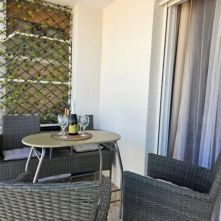 Casa Blanca Apartment *